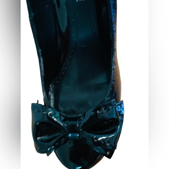 Black patent leather Rampage Jetsetter heels with bow, size 8 - Picture 6 of 9